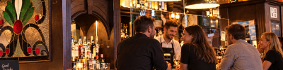 Seitliche Ansicht der Bar im Dubliner Irish Pub Erfurt